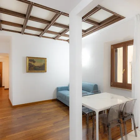 Vicolo Trevi By In Apartment Rome