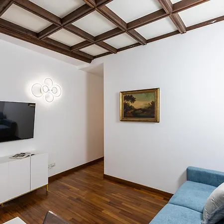 Apartment Vicolo Trevi By In *