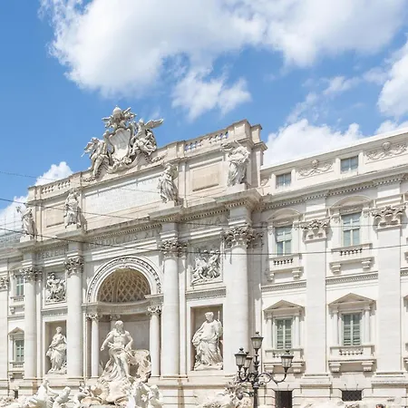 Vicolo Trevi By In Apartment *
