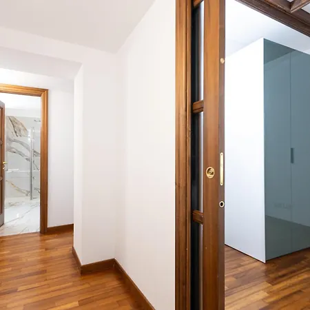 Vicolo Trevi By In Appartement
