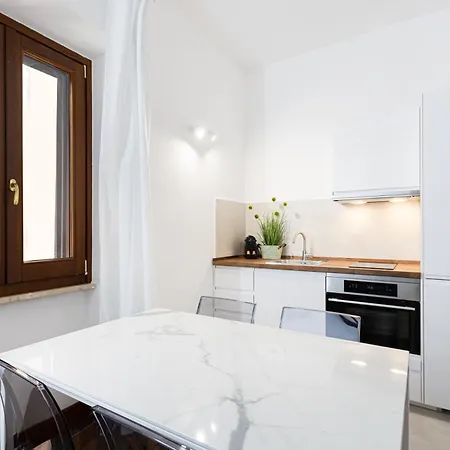 Vicolo Trevi By In Appartement *