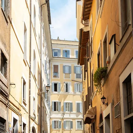 Vicolo Trevi By In Appartement *